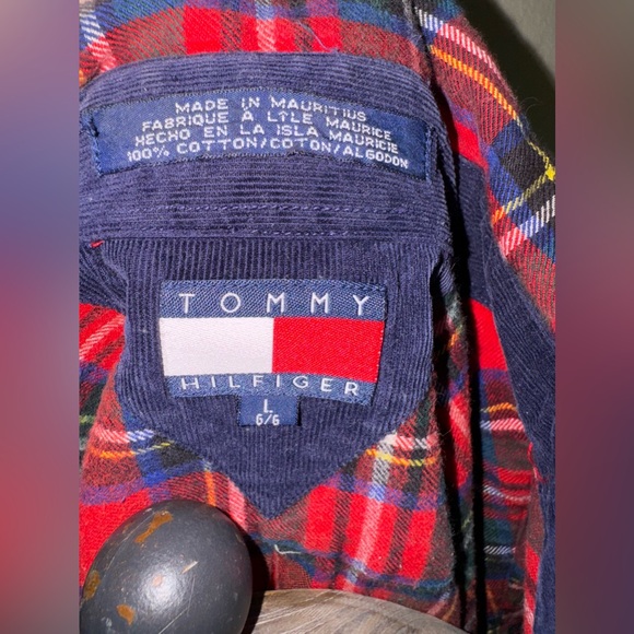 Vintage Tommy Hilfiger button down - Picture 3 of 3